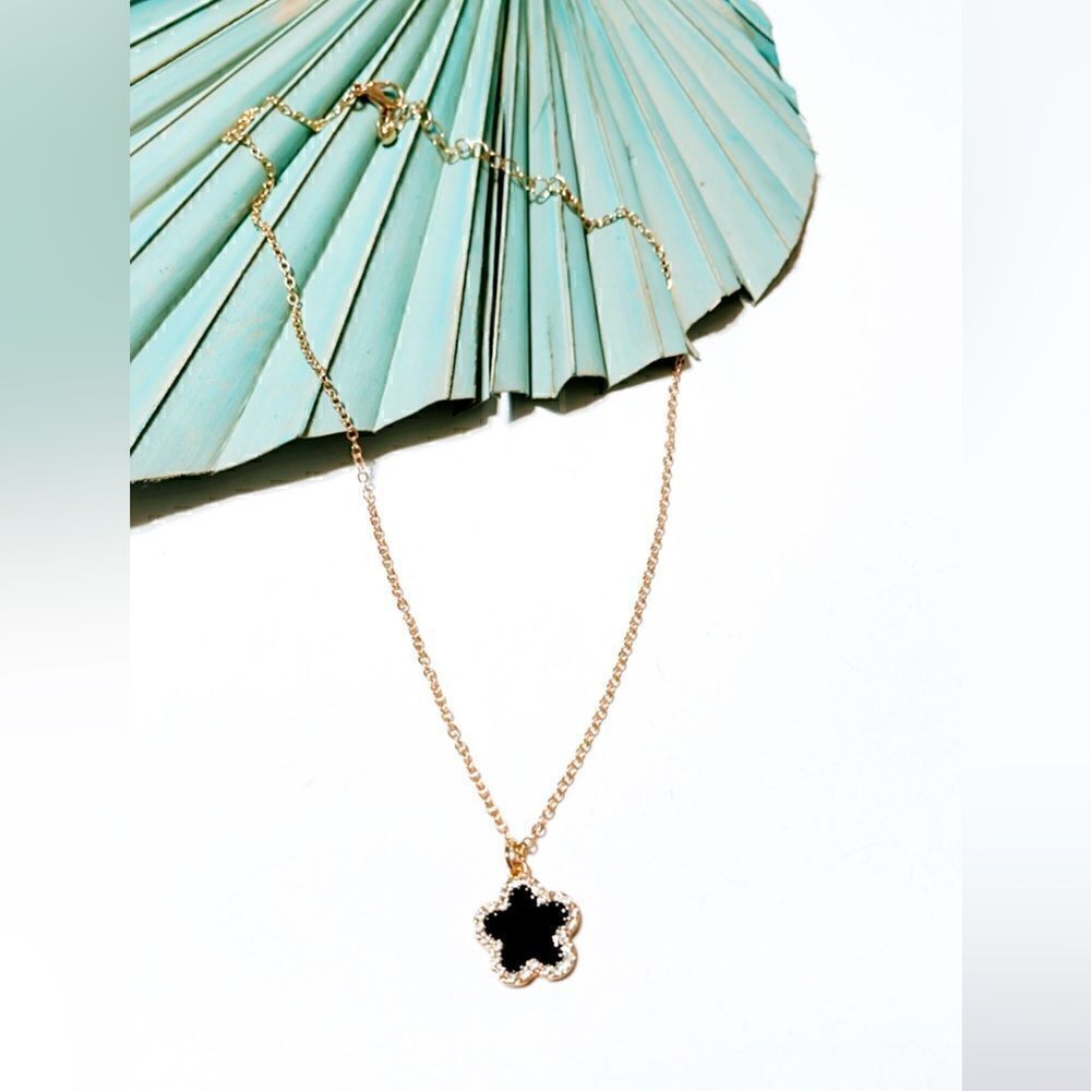 Black flower pendant S234